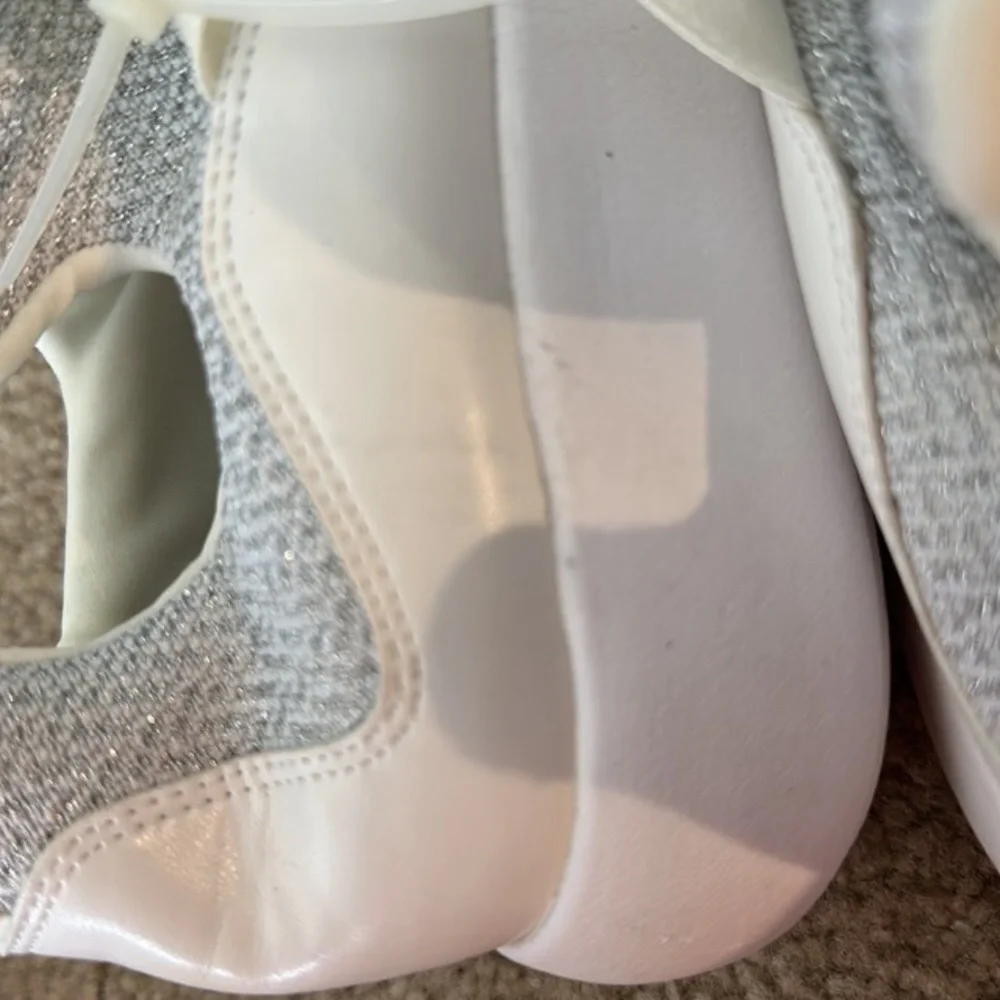 NEW! Women's Donna Karan White Silver Sparkly Cory Slip-On Sneaker - Size 10
